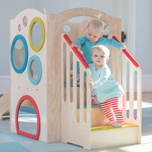 Playing safely on an indoor play structure